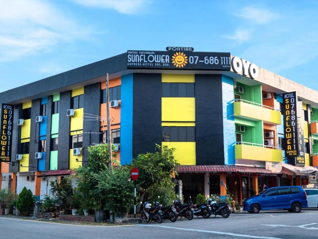 Sunflower Express Hotel Pontian Kecil Ngoại thất bức ảnh