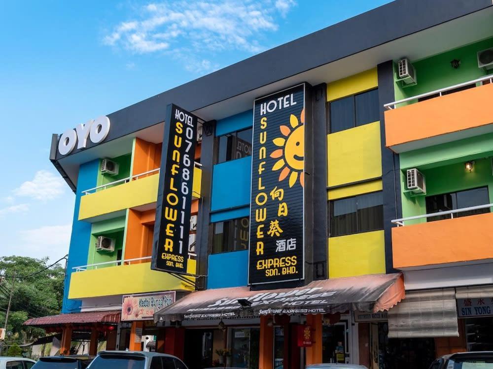 Sunflower Express Hotel Pontian Kecil Ngoại thất bức ảnh