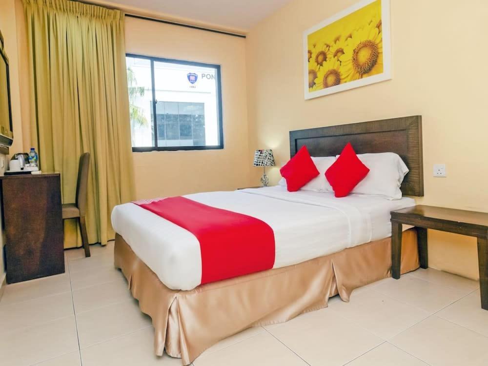 Sunflower Express Hotel Pontian Kecil Ngoại thất bức ảnh