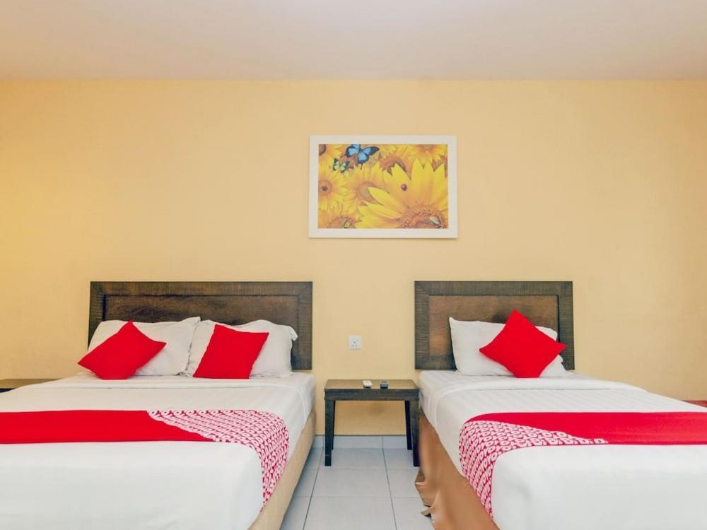 Sunflower Express Hotel Pontian Kecil Ngoại thất bức ảnh
