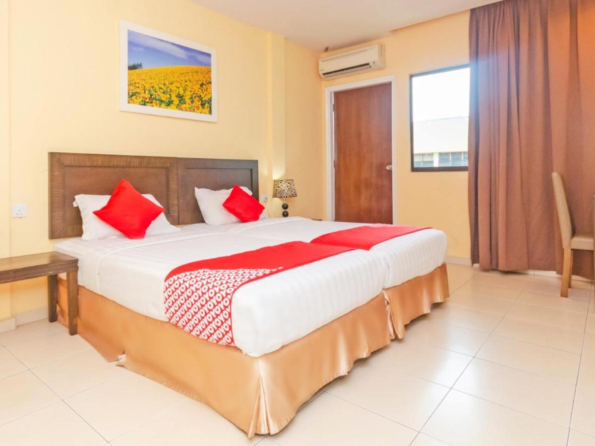 Sunflower Express Hotel Pontian Kecil Ngoại thất bức ảnh