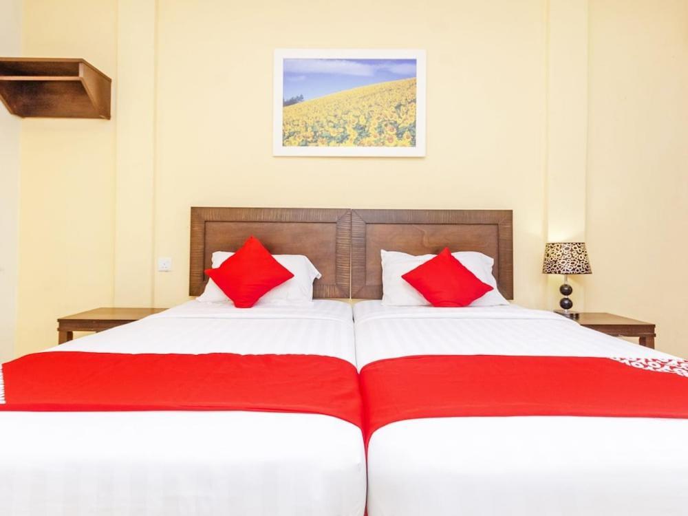 Sunflower Express Hotel Pontian Kecil Ngoại thất bức ảnh