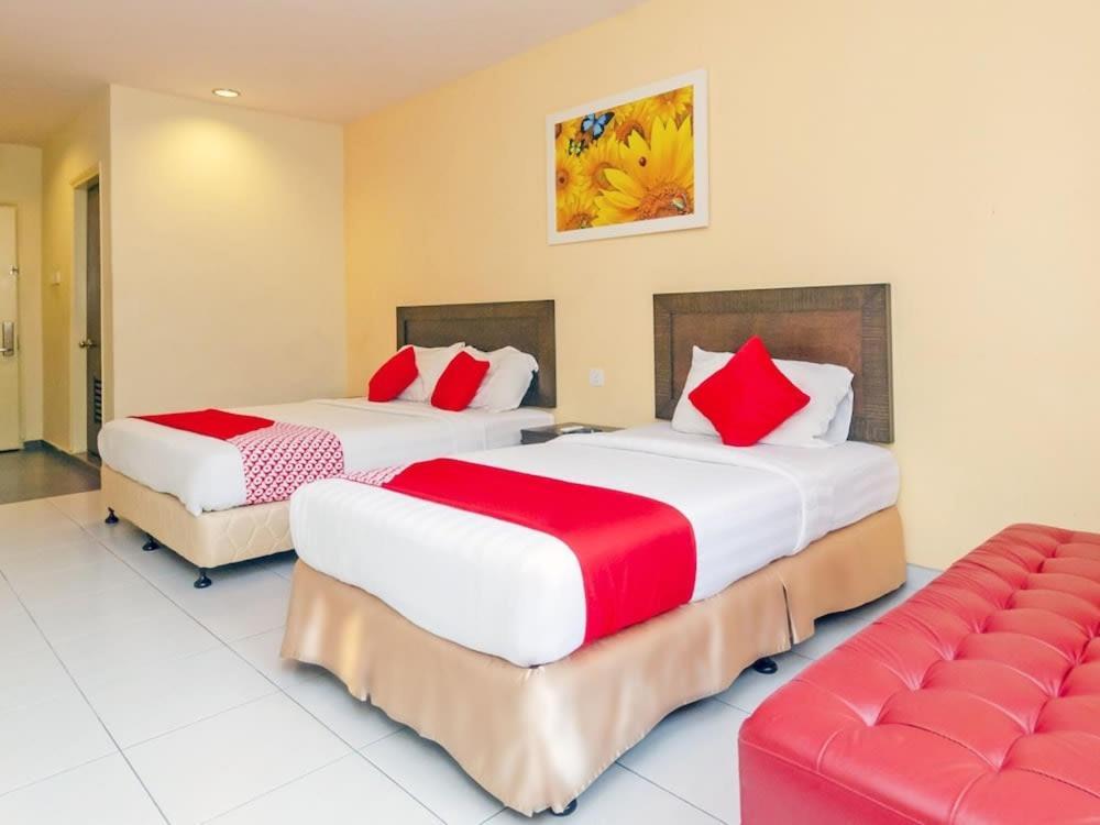 Sunflower Express Hotel Pontian Kecil Ngoại thất bức ảnh
