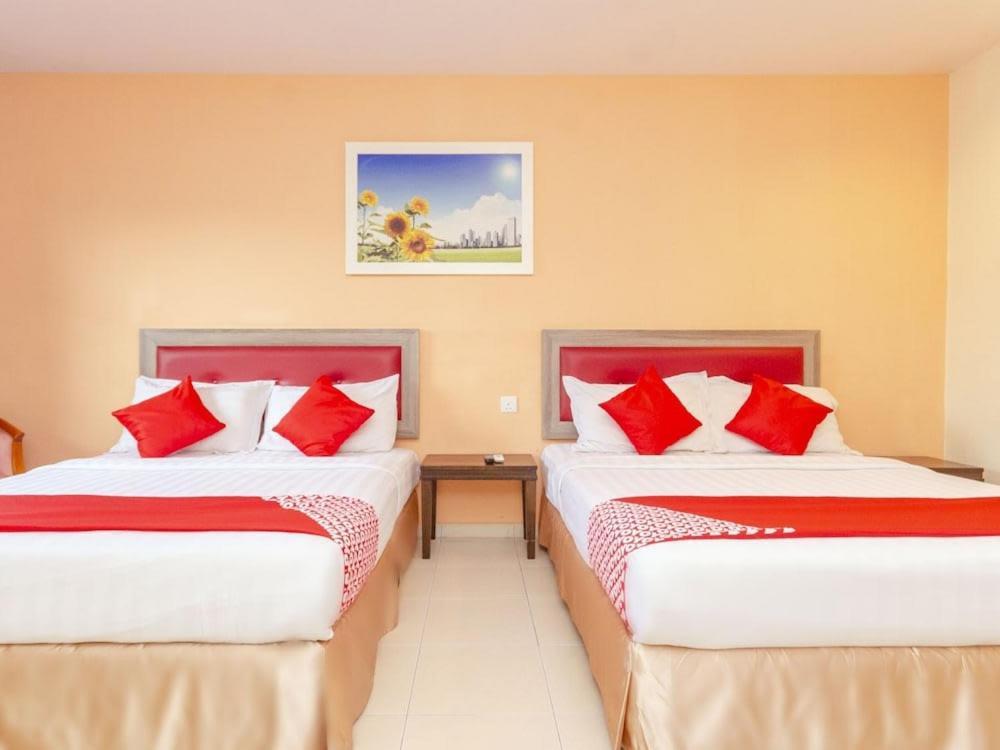 Sunflower Express Hotel Pontian Kecil Ngoại thất bức ảnh