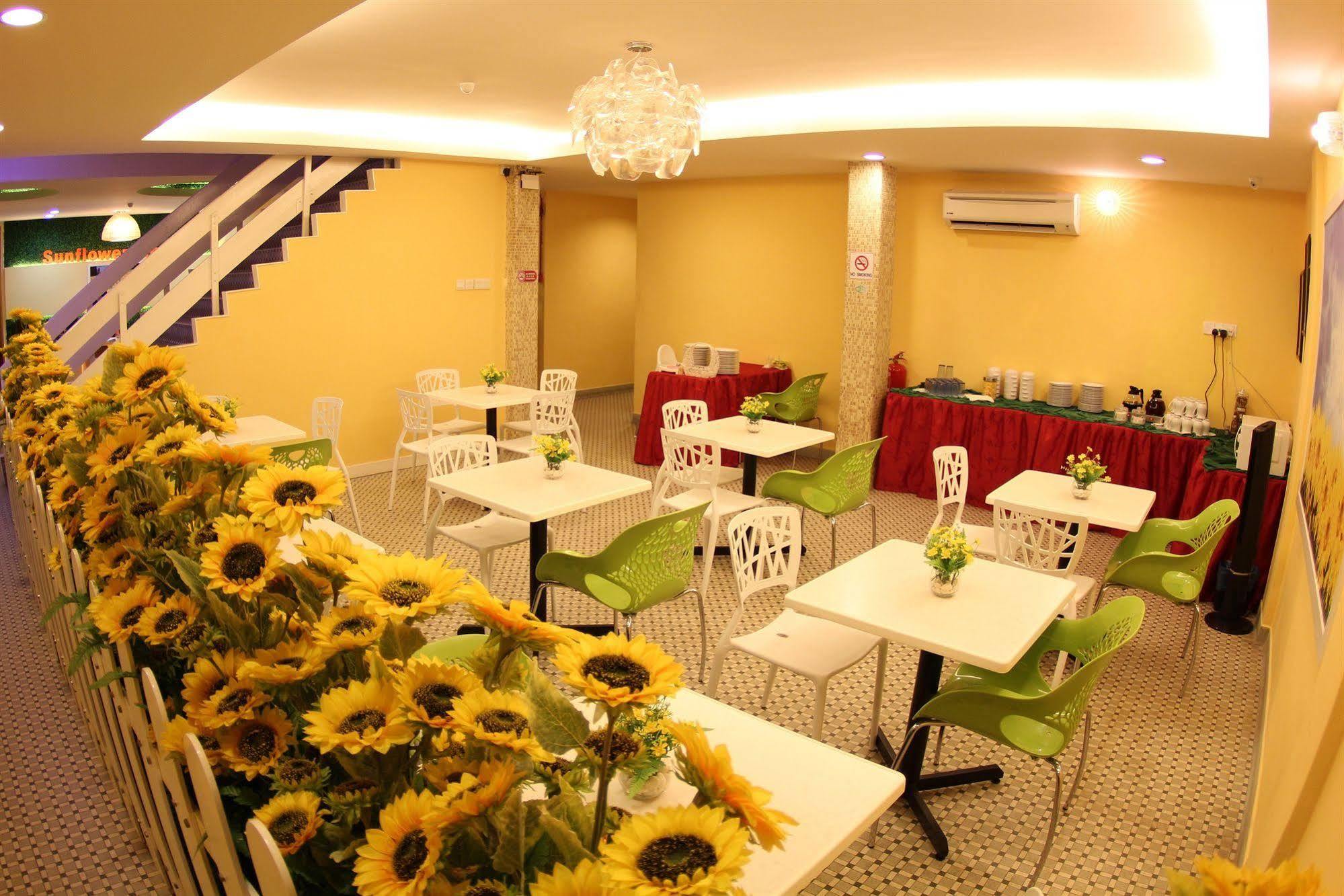 Sunflower Express Hotel Pontian Kecil Ngoại thất bức ảnh