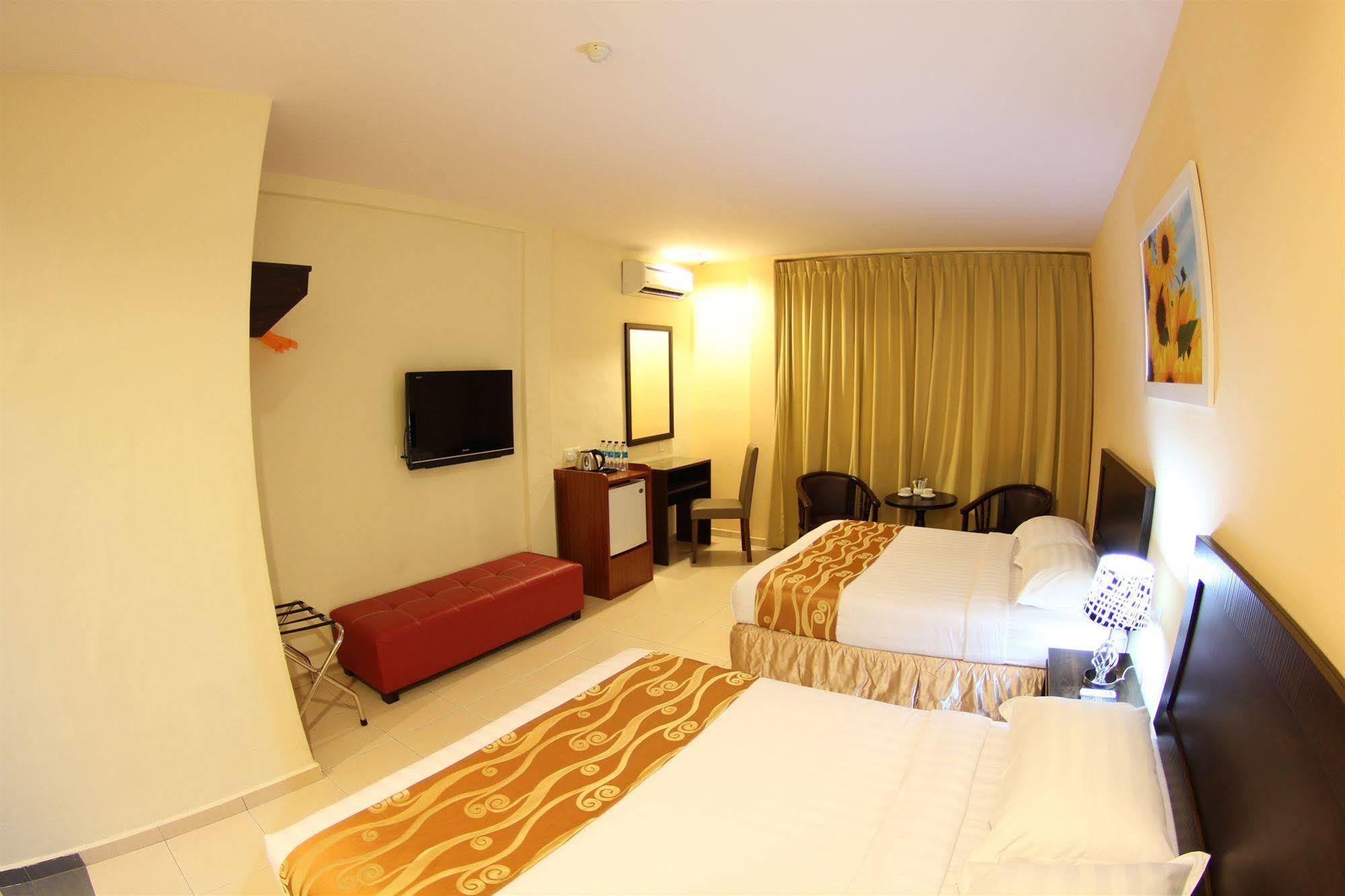 Sunflower Express Hotel Pontian Kecil Ngoại thất bức ảnh