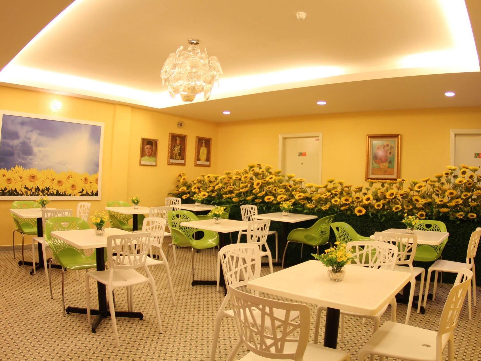 Sunflower Express Hotel Pontian Kecil Ngoại thất bức ảnh