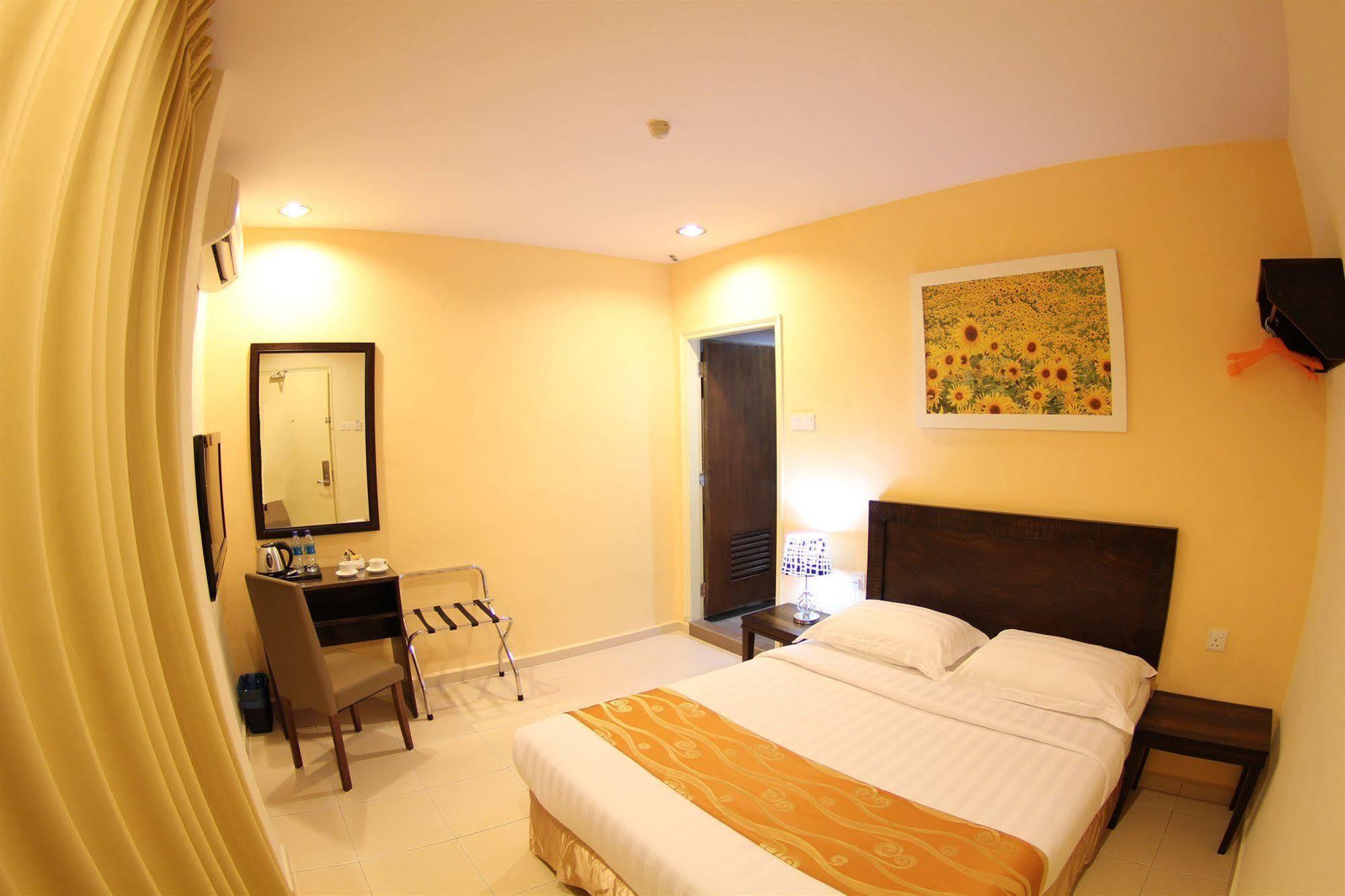 Sunflower Express Hotel Pontian Kecil Ngoại thất bức ảnh