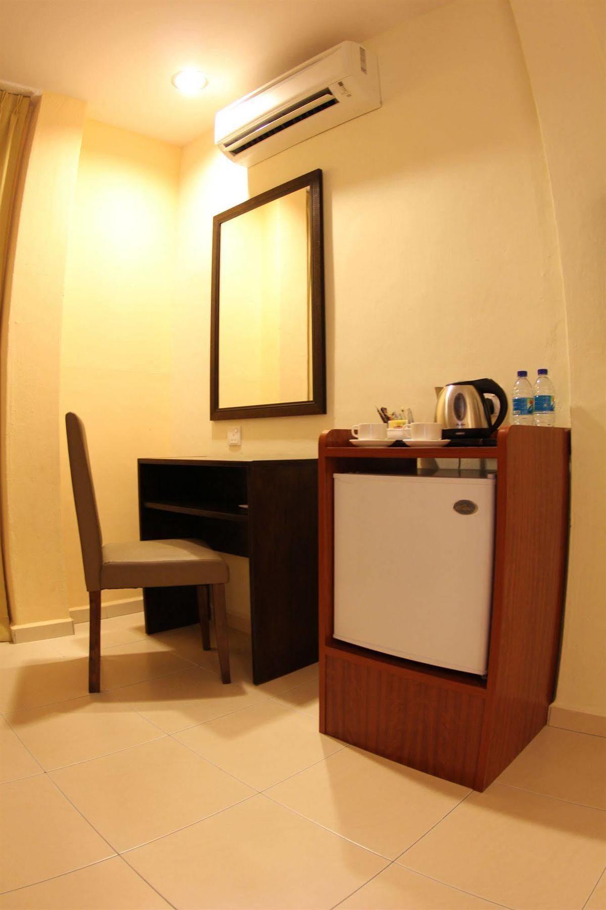 Sunflower Express Hotel Pontian Kecil Ngoại thất bức ảnh