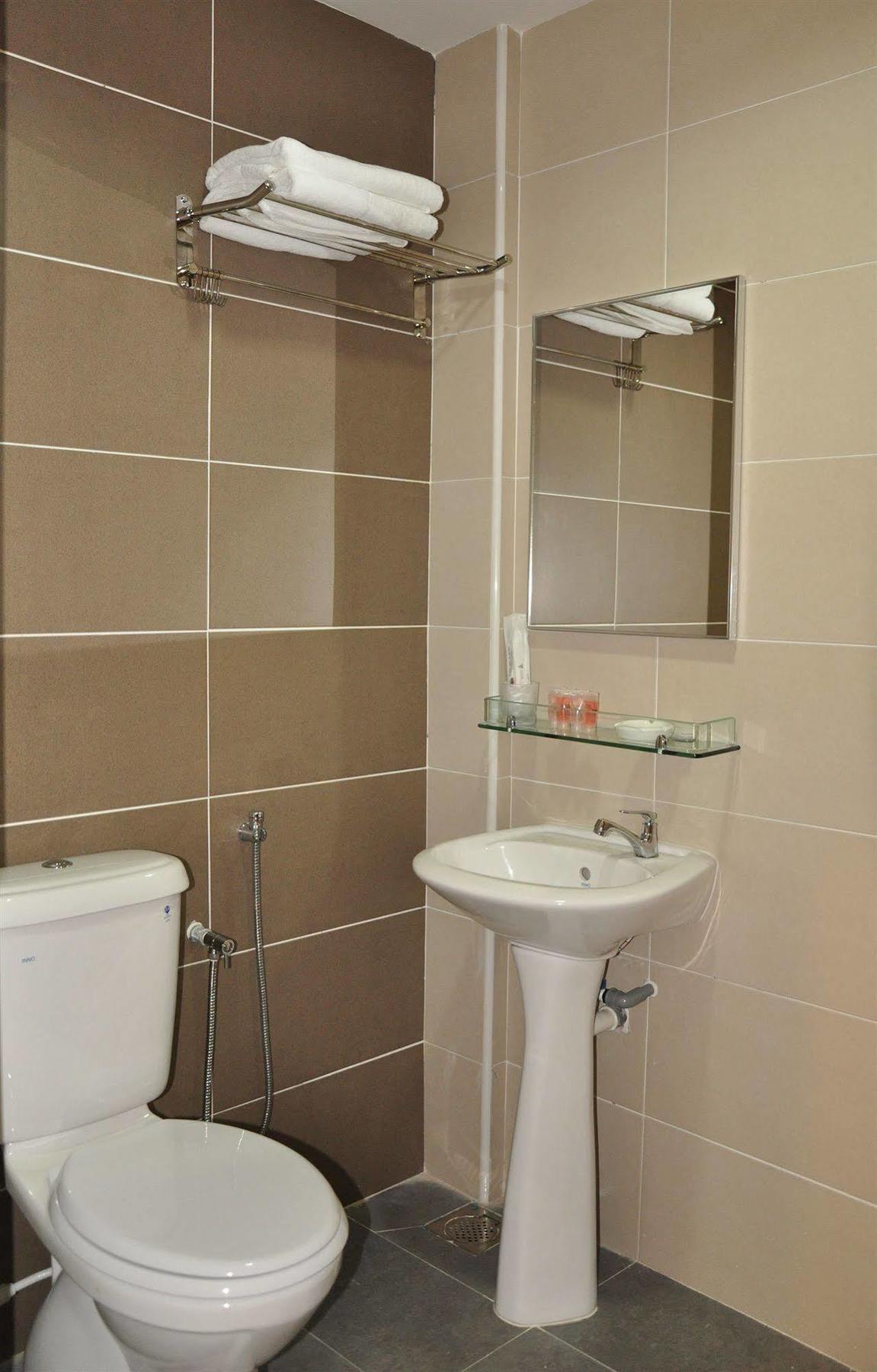 Sunflower Express Hotel Pontian Kecil Ngoại thất bức ảnh